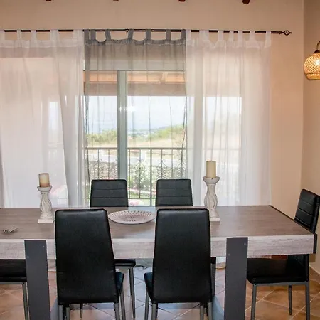 Heaven Hill With Balcony *