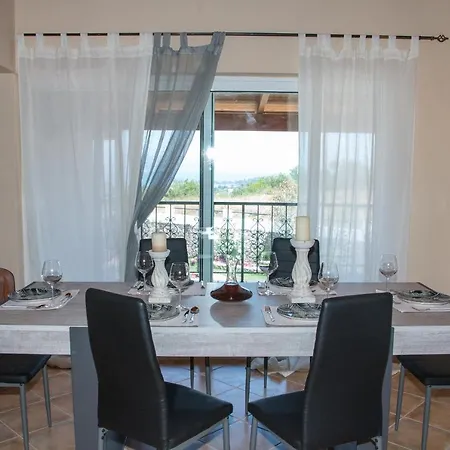 Heaven Hill With Balcony *